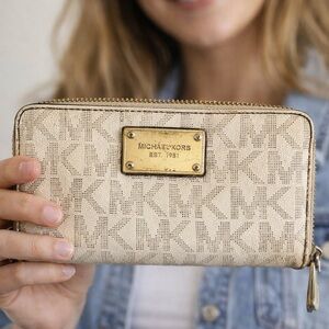 Michael Kors Jet Set Travel Vanilla MK Logo Zip Continental Wallet Gold Hardware